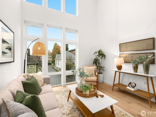 222 D 10th Avenue E, Seattle WA 98102