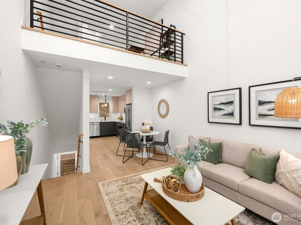 222 D 10th Avenue E, Seattle WA 98102