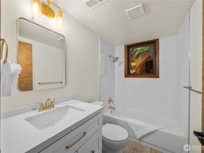 13710 41st Avenue NE, Seattle WA 98125