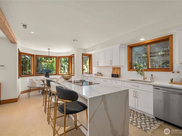 13710 41st Avenue NE, Seattle WA 98125