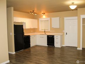 14207 177th Avenue SE, Renton WA 98059