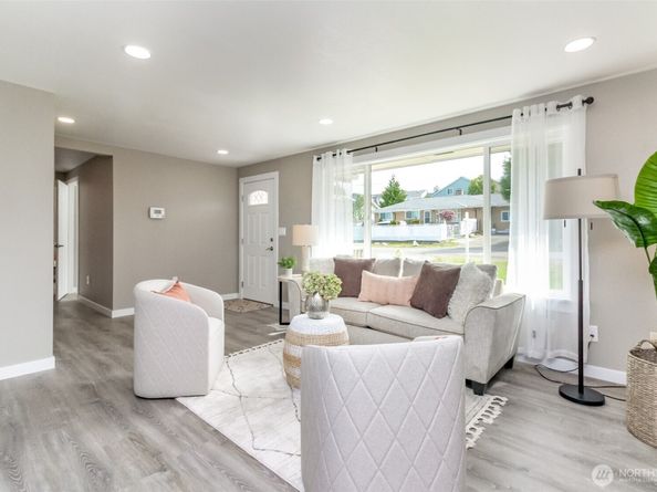 17801 111th Avenue SE, Renton WA 98055