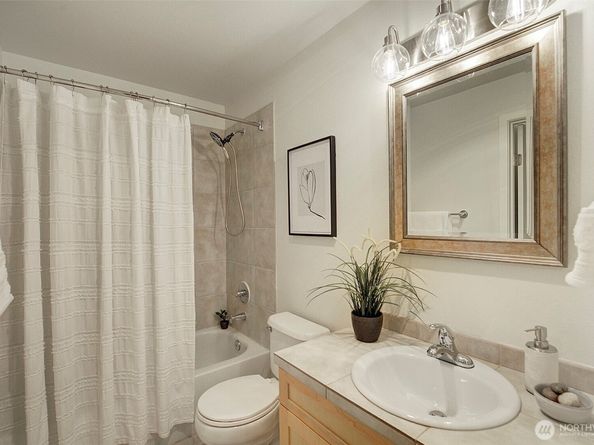 12019 NE 204TH Place D303, Bothell WA 98011