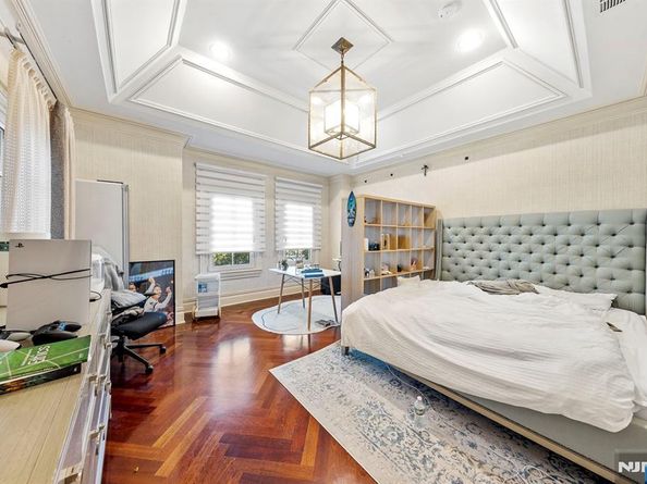 78 Roberts Road, Englewood Cliffs NJ 07632