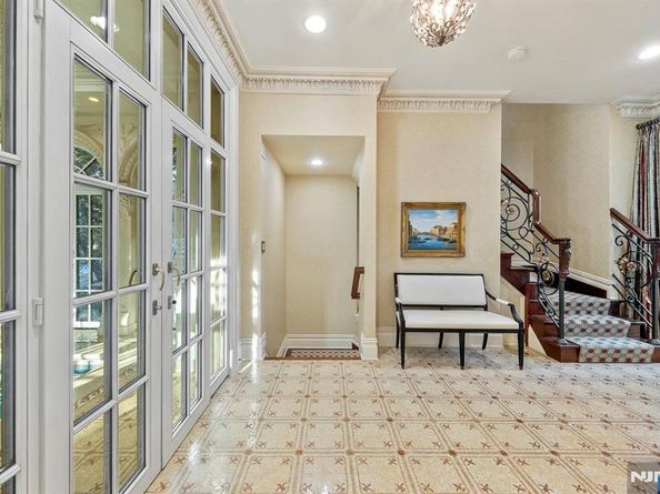 78 Roberts Road, Englewood Cliffs NJ 07632