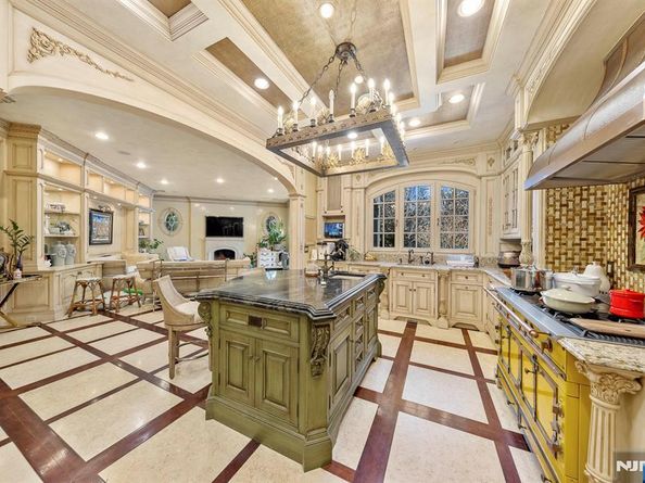 78 Roberts Road, Englewood Cliffs NJ 07632
