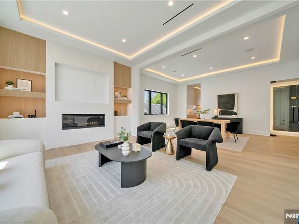 1077 Abbott Boulevard, Fort Lee NJ 07024