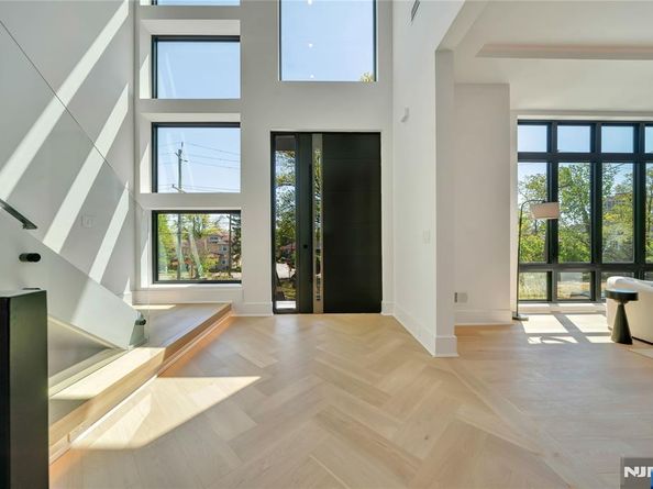 1077 Abbott Boulevard, Fort Lee NJ 07024