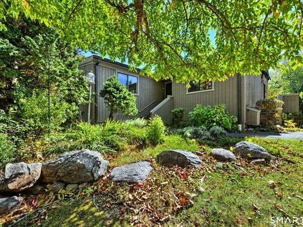 532 Narraganset Lane A, Stratford CT 06614