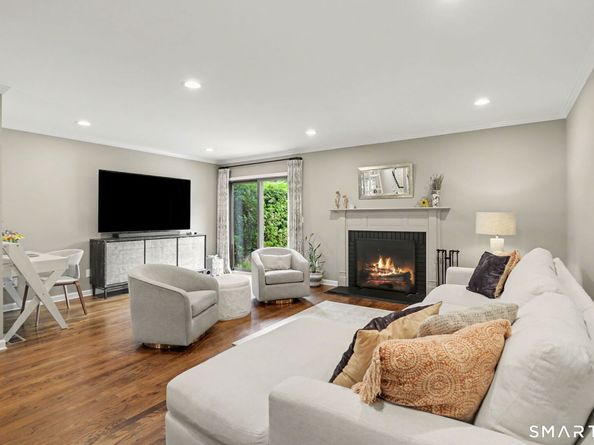 9 Lambert Common 9, Wilton CT 06897