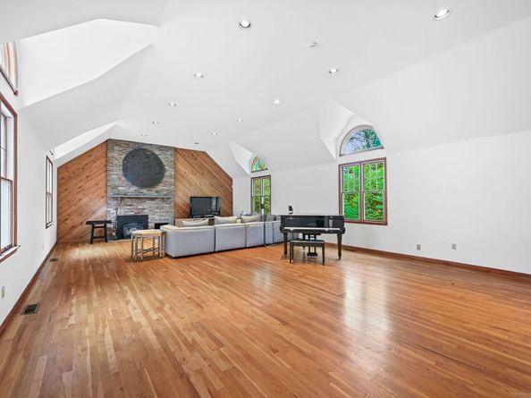 60 Redmont Road, Stamford CT 06903
