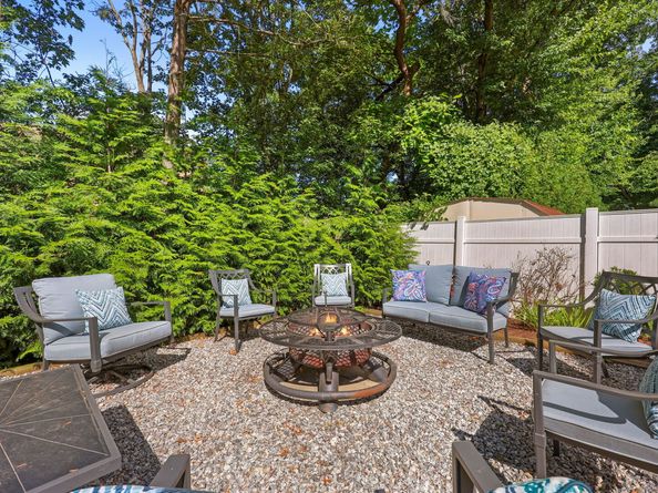 17 Lynn Court, Darien CT 06820