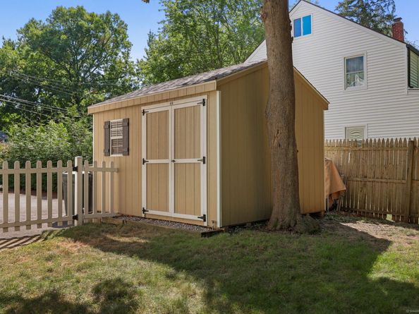 17 Lynn Court, Darien CT 06820