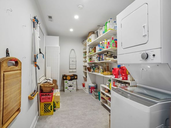 51 Forest Avenue APT 125, Greenwich CT 06870