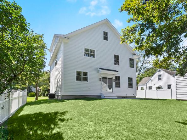 68 Figlar Avenue, Fairfield CT 06824