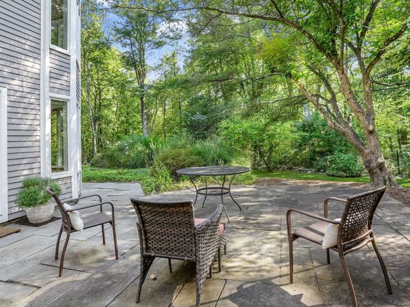 14 Shinnecock Place, Weston CT 06883