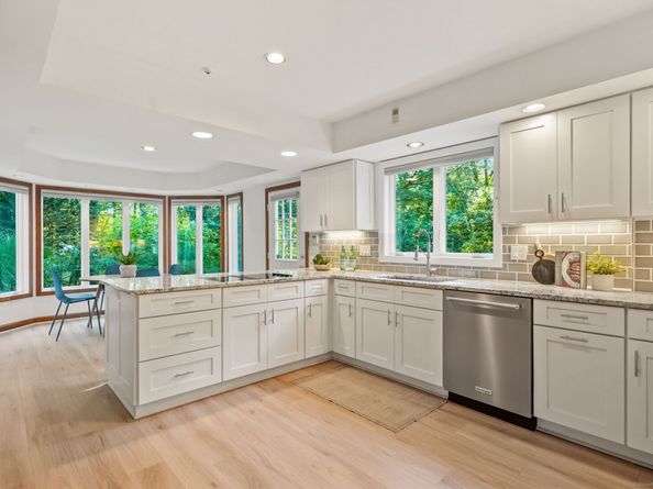 14 Shinnecock Place, Weston CT 06883