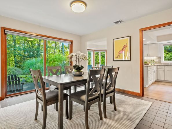 14 Shinnecock Place, Weston CT 06883