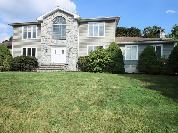 42 Corn Tassle Road, Danbury CT 06811