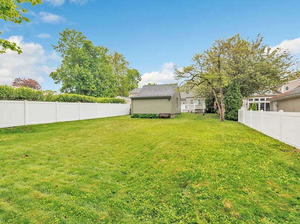 8 Thomas Street, Trumbull CT 06611