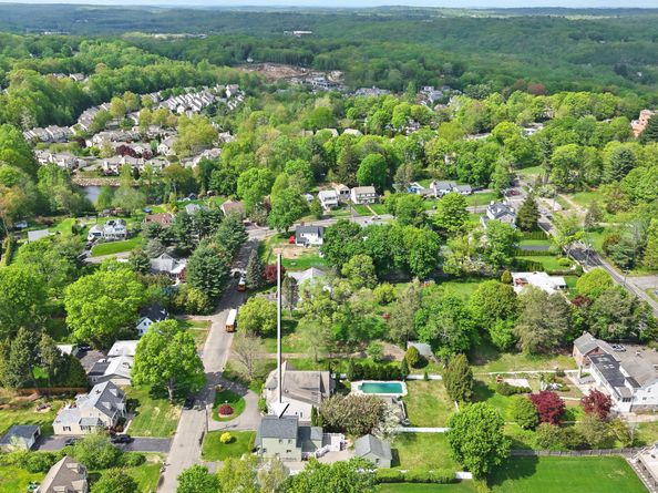 8 Thomas Street, Trumbull CT 06611