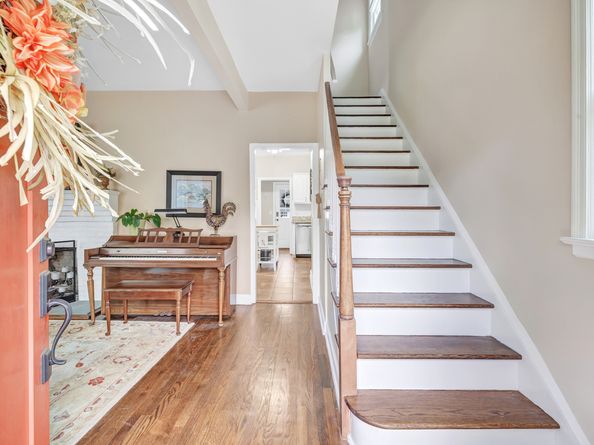 8 Thomas Street, Trumbull CT 06611