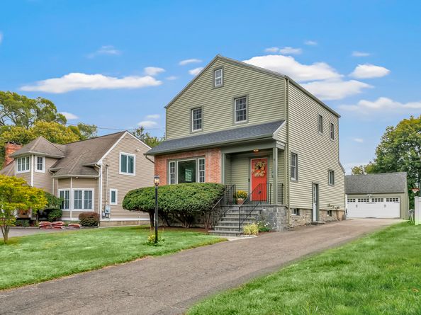 8 Thomas Street, Trumbull CT 06611