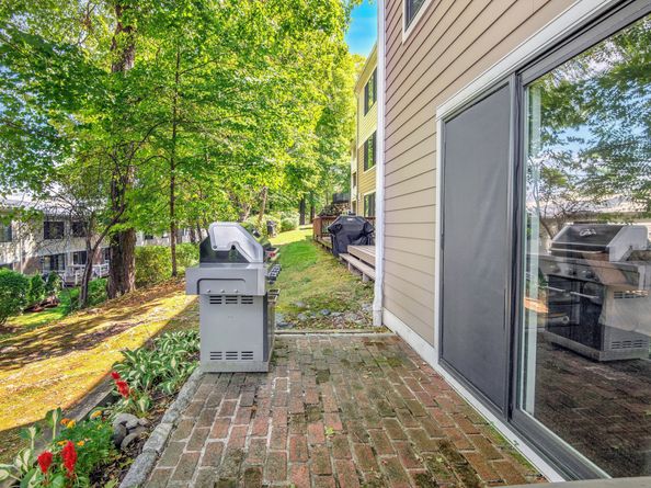 105 Olcott Way 105, Ridgefield CT 06877