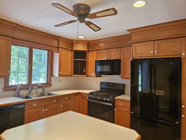 3 Robinhood Road, Danbury CT 06811