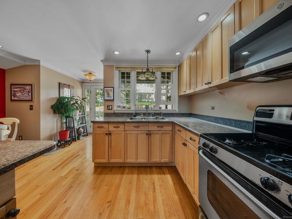 76 Suburban Avenue, Bridgeport CT 06606