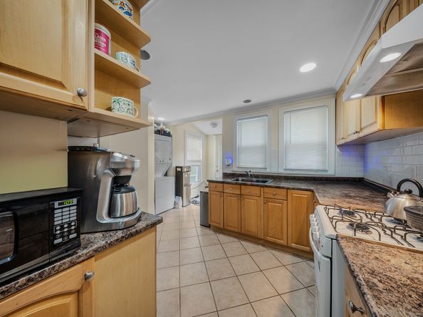 76 Suburban Avenue, Bridgeport CT 06606