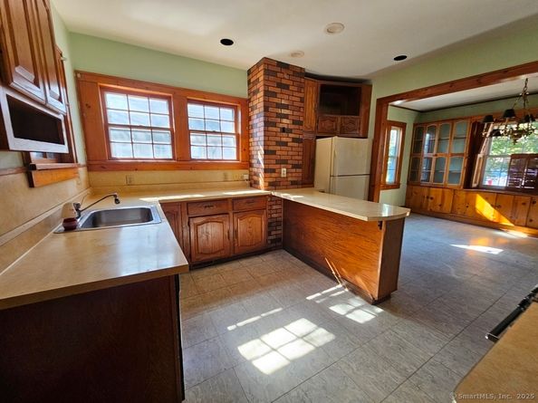 5 Lindsley Place, Stratford CT 06615