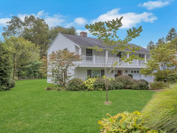 12 Lincoln Drive, New Canaan CT 06840