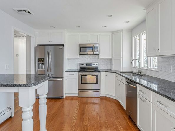 12 Lincoln Drive, New Canaan CT 06840