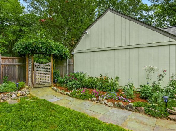 32 Calvin Road, Weston CT 06883