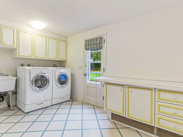 38 Smith Place, Trumbull CT 06611