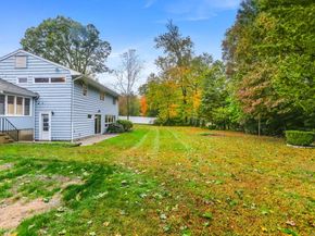 38 Smith Place, Trumbull CT 06611