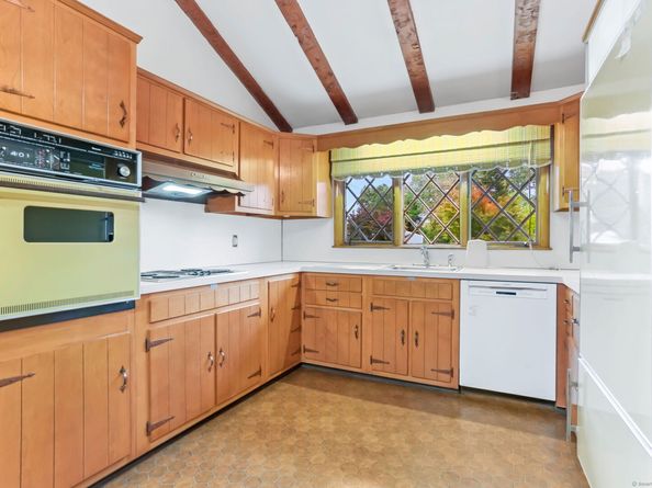 38 Smith Place, Trumbull CT 06611