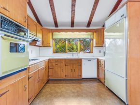 38 Smith Place, Trumbull CT 06611