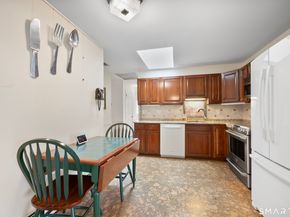 2 Finch Court, Norwalk CT 06854