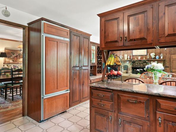 100 Honeysuckle Hill Lane, Easton CT 06612