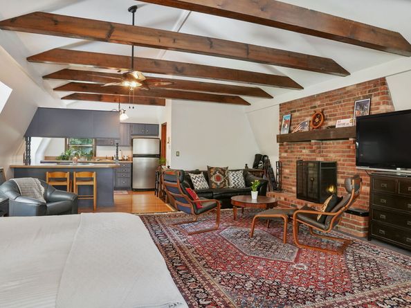 100 Honeysuckle Hill Lane, Easton CT 06612