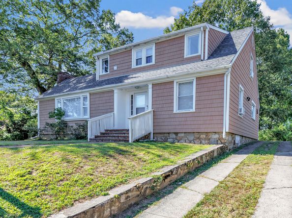 86 Vanguard Street, Bridgeport CT 06606