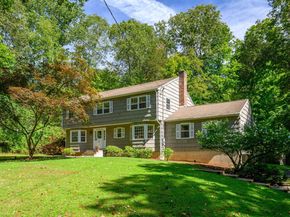 5 Woodland Way, Weston CT 06883