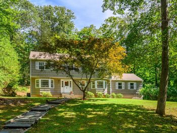 5 Woodland Way