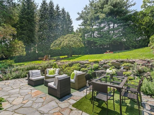 216 Hillspoint Road, Westport CT 06880