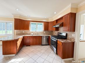 14 E Gate Road, Danbury CT 06811