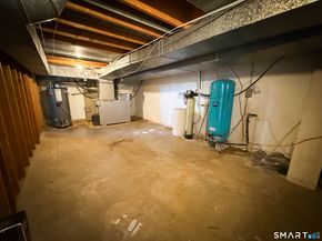 14 E Gate Road, Danbury CT 06811