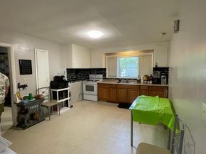 Undisclosed Address #24171227, New Haven CT 06511