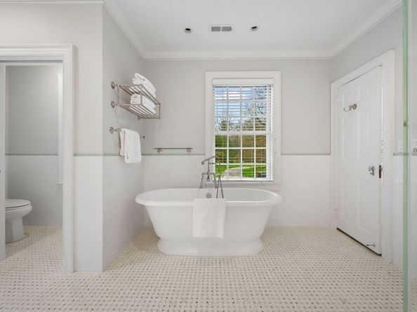 276 Greenley Road, New Canaan CT 06840